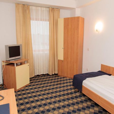 Plus Hotel Craiova Habitación foto