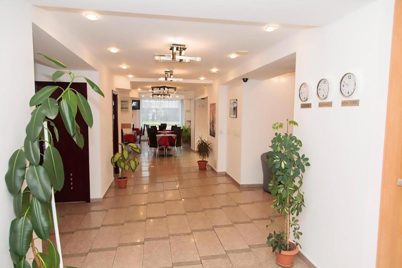 Plus Hotel Craiova Exterior foto