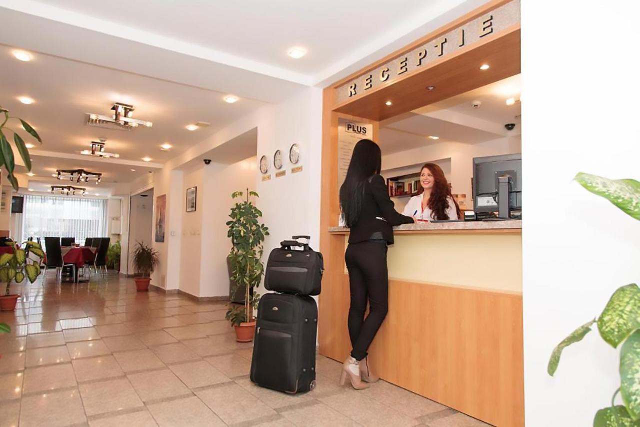 Plus Hotel Craiova Exterior foto