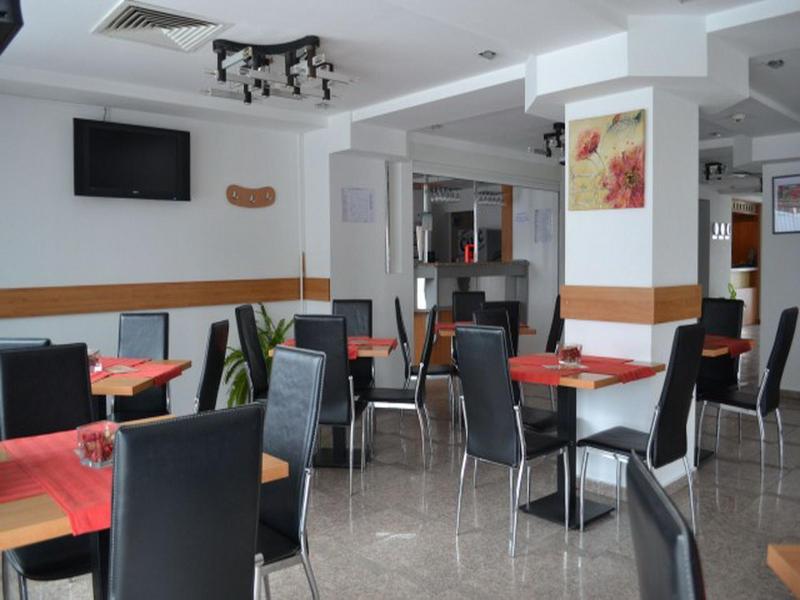 Plus Hotel Craiova Exterior foto