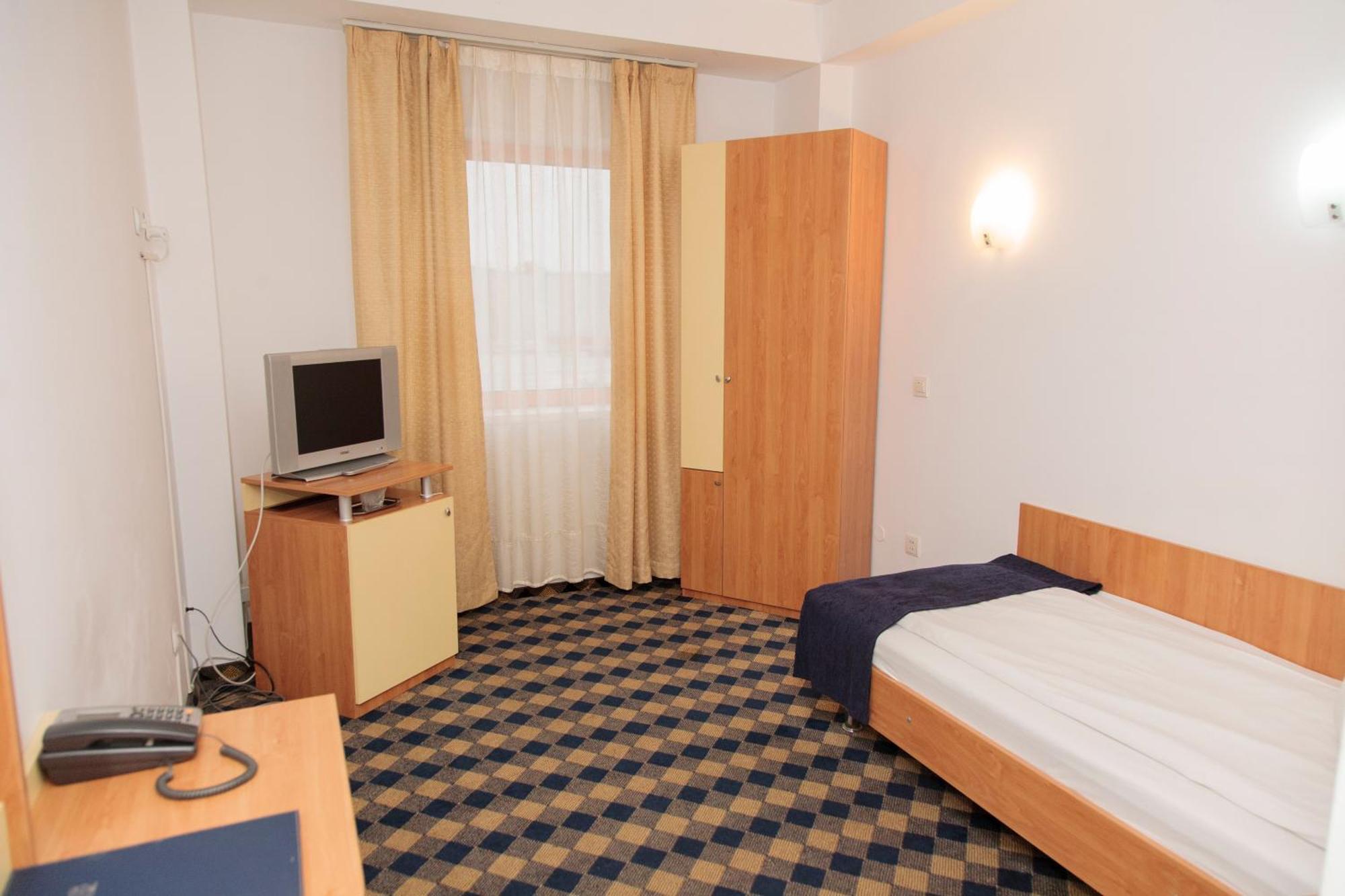 Plus Hotel Craiova Habitación foto