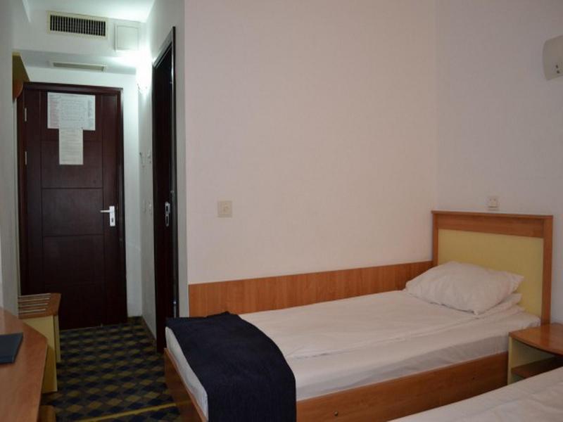 Plus Hotel Craiova Exterior foto