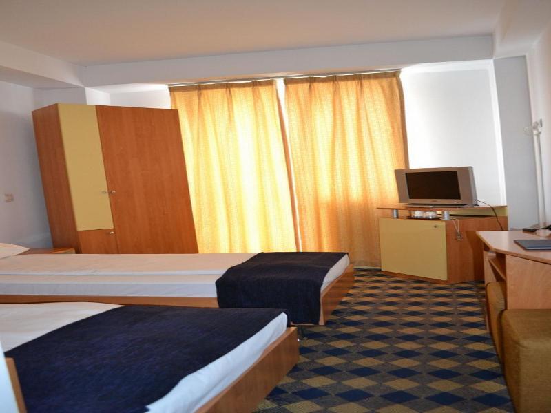 Plus Hotel Craiova Exterior foto